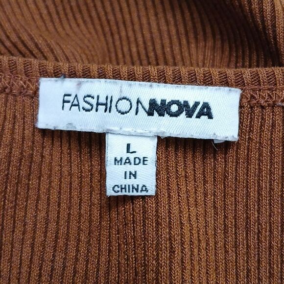 Fashion Nova brown ribbed high low tie front faux button front top Sz L NWOT - Picture 7 of 7